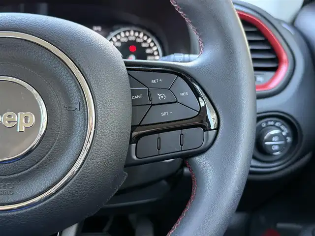 クライスラー・ジープ ジープ レネゲード トレイルホーク 静岡県 2022(令4)年 5万km グレー ワンオーナー/BSM/THULE キャリア/純正ナビ/(BT/CarPlay/フルセグ）/バックカメラ/クルーズコントロール/レーンキープアシスト/パーキングアシスト/スマートキー/ETC2.0/純正フロアマット/純正17インチアルミホイール/保証書/取説/スペアキー