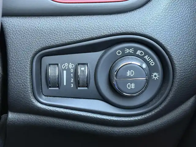 クライスラー・ジープ ジープ レネゲード トレイルホーク 静岡県 2022(令4)年 5万km グレー ワンオーナー/BSM/THULE キャリア/純正ナビ/(BT/CarPlay/フルセグ）/バックカメラ/クルーズコントロール/レーンキープアシスト/パーキングアシスト/スマートキー/ETC2.0/純正フロアマット/純正17インチアルミホイール/保証書/取説/スペアキー