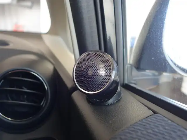 ホンダ フィット RS 静岡県 2011(平23)年 4.7万km クリスタルブラックパール MT車/走行距離47千キロ/社外パイオニア　ツィーター/Pivotスロットルコントローラー/社外デールレンズ/コンフォートビューパッケージ/　・撥水／ヒーテッドドアミラー/　・熱線入フロントウインドウ/　・フロントドア撥水ガラス/　・VSA/社外Carrozzeriaディスプレイオーディオ/（FH-8500DVS）/　CD/DVD/BT/AUX/ipod/AM.FM/ビルトインETC/HIDヘッドライト/フロントフォグランプ/社外フロアマット／ドアバイザー/スペアキー1個