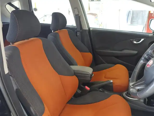 ホンダ フィット RS 静岡県 2011(平23)年 4.7万km クリスタルブラックパール MT車/走行距離47千キロ/社外パイオニア　ツィーター/Pivotスロットルコントローラー/社外デールレンズ/コンフォートビューパッケージ/　・撥水／ヒーテッドドアミラー/　・熱線入フロントウインドウ/　・フロントドア撥水ガラス/　・VSA/社外Carrozzeriaディスプレイオーディオ/（FH-8500DVS）/　CD/DVD/BT/AUX/ipod/AM.FM/ビルトインETC/HIDヘッドライト/フロントフォグランプ/社外フロアマット／ドアバイザー/スペアキー1個