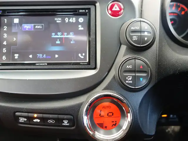 ホンダ フィット RS 静岡県 2011(平23)年 4.7万km クリスタルブラックパール MT車/走行距離47千キロ/社外パイオニア　ツィーター/Pivotスロットルコントローラー/社外デールレンズ/コンフォートビューパッケージ/　・撥水／ヒーテッドドアミラー/　・熱線入フロントウインドウ/　・フロントドア撥水ガラス/　・VSA/社外Carrozzeriaディスプレイオーディオ/（FH-8500DVS）/　CD/DVD/BT/AUX/ipod/AM.FM/ビルトインETC/HIDヘッドライト/フロントフォグランプ/社外フロアマット／ドアバイザー/スペアキー1個