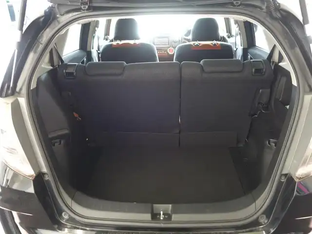 ホンダ フィット RS 静岡県 2011(平23)年 4.7万km クリスタルブラックパール MT車/走行距離47千キロ/社外パイオニア　ツィーター/Pivotスロットルコントローラー/社外デールレンズ/コンフォートビューパッケージ/　・撥水／ヒーテッドドアミラー/　・熱線入フロントウインドウ/　・フロントドア撥水ガラス/　・VSA/社外Carrozzeriaディスプレイオーディオ/（FH-8500DVS）/　CD/DVD/BT/AUX/ipod/AM.FM/ビルトインETC/HIDヘッドライト/フロントフォグランプ/社外フロアマット／ドアバイザー/スペアキー1個