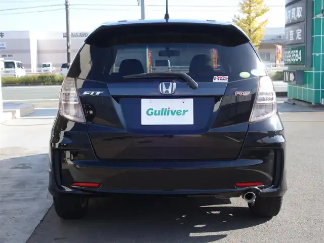 ホンダ フィット RS 静岡県 2011(平23)年 4.7万km クリスタルブラックパール MT車/走行距離47千キロ/社外パイオニア　ツィーター/Pivotスロットルコントローラー/社外デールレンズ/コンフォートビューパッケージ/　・撥水／ヒーテッドドアミラー/　・熱線入フロントウインドウ/　・フロントドア撥水ガラス/　・VSA/社外Carrozzeriaディスプレイオーディオ/（FH-8500DVS）/　CD/DVD/BT/AUX/ipod/AM.FM/ビルトインETC/HIDヘッドライト/フロントフォグランプ/社外フロアマット／ドアバイザー/スペアキー1個