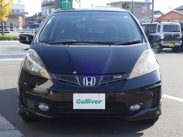ホンダ フィット RS 静岡県 2011(平23)年 4.7万km クリスタルブラックパール MT車/走行距離47千キロ/社外パイオニア　ツィーター/Pivotスロットルコントローラー/社外デールレンズ/コンフォートビューパッケージ/　・撥水／ヒーテッドドアミラー/　・熱線入フロントウインドウ/　・フロントドア撥水ガラス/　・VSA/社外Carrozzeriaディスプレイオーディオ/（FH-8500DVS）/　CD/DVD/BT/AUX/ipod/AM.FM/ビルトインETC/HIDヘッドライト/フロントフォグランプ/社外フロアマット／ドアバイザー/スペアキー1個