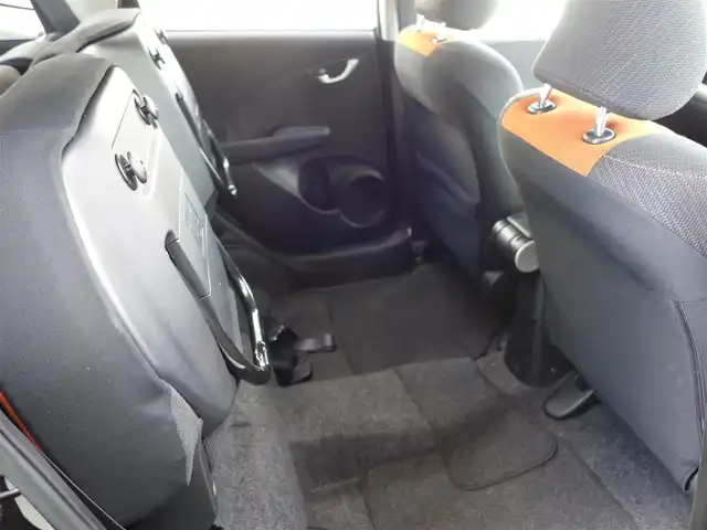 ホンダ フィット RS 静岡県 2011(平23)年 4.7万km クリスタルブラックパール MT車/走行距離47千キロ/社外パイオニア　ツィーター/Pivotスロットルコントローラー/社外デールレンズ/コンフォートビューパッケージ/　・撥水／ヒーテッドドアミラー/　・熱線入フロントウインドウ/　・フロントドア撥水ガラス/　・VSA/社外Carrozzeriaディスプレイオーディオ/（FH-8500DVS）/　CD/DVD/BT/AUX/ipod/AM.FM/ビルトインETC/HIDヘッドライト/フロントフォグランプ/社外フロアマット／ドアバイザー/スペアキー1個