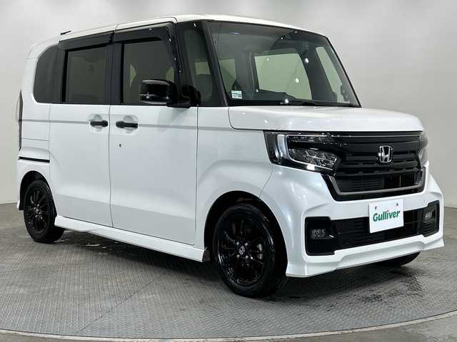 ホンダ Ｎ ＢＯＸ カスタム L スタイル+ブラック 栃木県 2023(令5)年 2万km プラチナホワイトパール 社外ナビ/(CD/Bluetooth/フルセグTV)/バックカメラ/ホンダセンシング/・衝突軽減ブレーキ/・誤発進抑制機能/・アダプティブクルーズコントロール/・車線維持支援システム/・路外逸脱抑制機能/・先行車発進お知らせ機能/・標識認識機能/ETC/前後ドラレコ/両側パワースライドドア/前席シートヒーター/純正14インチAW/社外フロアマット
