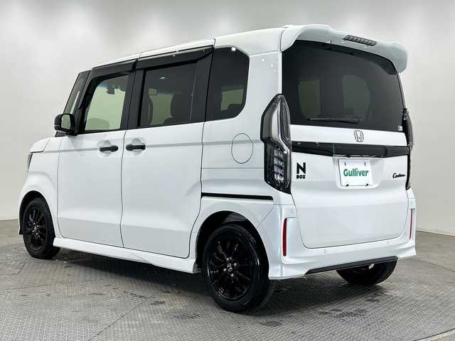 ホンダ Ｎ ＢＯＸ カスタム L スタイル+ブラック 栃木県 2023(令5)年 2万km プラチナホワイトパール 社外ナビ/(CD/Bluetooth/フルセグTV)/バックカメラ/ホンダセンシング/・衝突軽減ブレーキ/・誤発進抑制機能/・アダプティブクルーズコントロール/・車線維持支援システム/・路外逸脱抑制機能/・先行車発進お知らせ機能/・標識認識機能/ETC/前後ドラレコ/両側パワースライドドア/前席シートヒーター/純正14インチAW/社外フロアマット