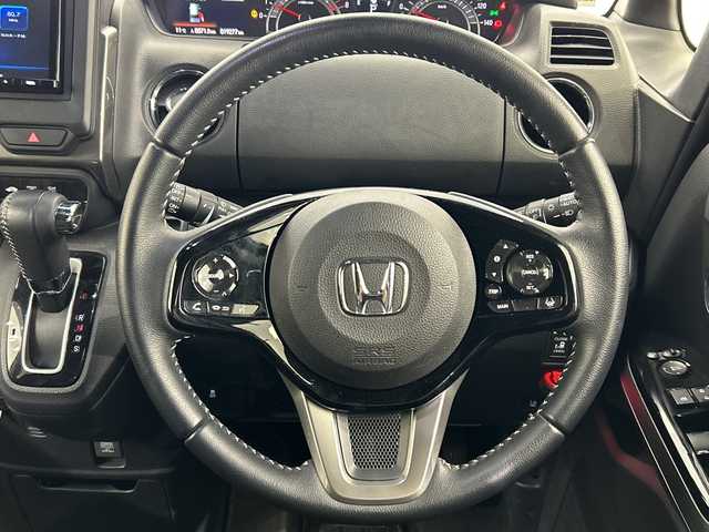 ホンダ Ｎ ＢＯＸ カスタム L スタイル+ブラック 栃木県 2023(令5)年 2万km プラチナホワイトパール 社外ナビ/(CD/Bluetooth/フルセグTV)/バックカメラ/ホンダセンシング/・衝突軽減ブレーキ/・誤発進抑制機能/・アダプティブクルーズコントロール/・車線維持支援システム/・路外逸脱抑制機能/・先行車発進お知らせ機能/・標識認識機能/ETC/前後ドラレコ/両側パワースライドドア/前席シートヒーター/純正14インチAW/社外フロアマット