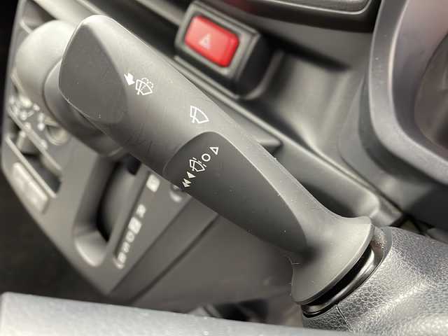 ダイハツ ミラ イース L SAⅢ 大阪府 2020(令2)年 2.9万km ホワイト 社外7型メモリナビ(KENWOOD/MDV-D207BT)/【Bluetooth/FM/AM/CD/USB/SDサーバー】/バックカメラ/スマートアシストIII/・衝突軽減ブレーキ/・衝突警報/・車線逸脱警報/・誤発進抑制機能/・先行車発進お知らせ/・前後コーナーセンサー/・オートハイビーム/ハロゲンヘッドライト/ライトレベライザー/シフトロック/シガーソケット/リモコンキー/純正フロアマット/保証書