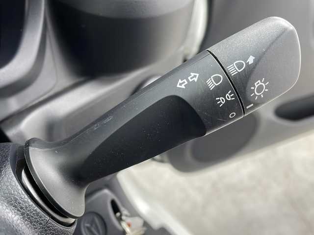 ダイハツ ミラ イース L SAⅢ 大阪府 2020(令2)年 2.9万km ホワイト 社外7型メモリナビ(KENWOOD/MDV-D207BT)/【Bluetooth/FM/AM/CD/USB/SDサーバー】/バックカメラ/スマートアシストIII/・衝突軽減ブレーキ/・衝突警報/・車線逸脱警報/・誤発進抑制機能/・先行車発進お知らせ/・前後コーナーセンサー/・オートハイビーム/ハロゲンヘッドライト/ライトレベライザー/シフトロック/シガーソケット/リモコンキー/純正フロアマット/保証書