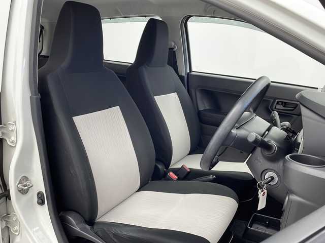 ダイハツ ミラ イース L SAⅢ 大阪府 2020(令2)年 2.9万km ホワイト 社外7型メモリナビ(KENWOOD/MDV-D207BT)/【Bluetooth/FM/AM/CD/USB/SDサーバー】/バックカメラ/スマートアシストIII/・衝突軽減ブレーキ/・衝突警報/・車線逸脱警報/・誤発進抑制機能/・先行車発進お知らせ/・前後コーナーセンサー/・オートハイビーム/ハロゲンヘッドライト/ライトレベライザー/シフトロック/シガーソケット/リモコンキー/純正フロアマット/保証書