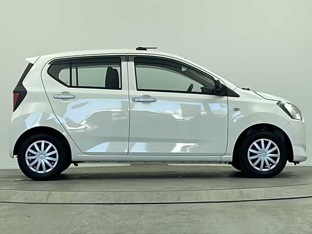 ダイハツ ミラ イース L SAⅢ 大阪府 2020(令2)年 2.9万km ホワイト 社外7型メモリナビ(KENWOOD/MDV-D207BT)/【Bluetooth/FM/AM/CD/USB/SDサーバー】/バックカメラ/スマートアシストIII/・衝突軽減ブレーキ/・衝突警報/・車線逸脱警報/・誤発進抑制機能/・先行車発進お知らせ/・前後コーナーセンサー/・オートハイビーム/ハロゲンヘッドライト/ライトレベライザー/シフトロック/シガーソケット/リモコンキー/純正フロアマット/保証書