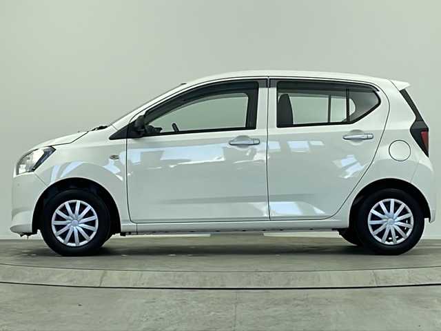 ダイハツ ミラ イース L SAⅢ 大阪府 2020(令2)年 2.9万km ホワイト 社外7型メモリナビ(KENWOOD/MDV-D207BT)/【Bluetooth/FM/AM/CD/USB/SDサーバー】/バックカメラ/スマートアシストIII/・衝突軽減ブレーキ/・衝突警報/・車線逸脱警報/・誤発進抑制機能/・先行車発進お知らせ/・前後コーナーセンサー/・オートハイビーム/ハロゲンヘッドライト/ライトレベライザー/シフトロック/シガーソケット/リモコンキー/純正フロアマット/保証書