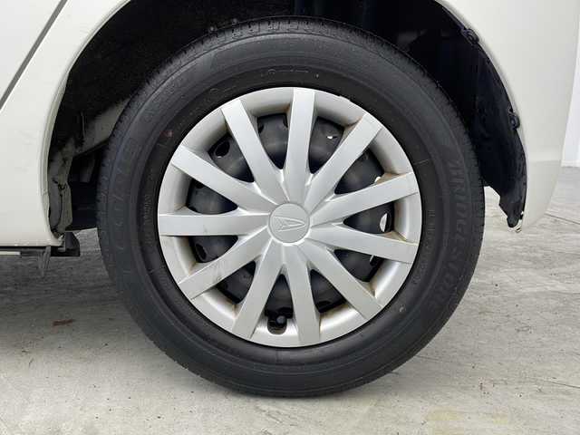 ダイハツ ミラ イース L SAⅢ 大阪府 2020(令2)年 2.9万km ホワイト 社外7型メモリナビ(KENWOOD/MDV-D207BT)/【Bluetooth/FM/AM/CD/USB/SDサーバー】/バックカメラ/スマートアシストIII/・衝突軽減ブレーキ/・衝突警報/・車線逸脱警報/・誤発進抑制機能/・先行車発進お知らせ/・前後コーナーセンサー/・オートハイビーム/ハロゲンヘッドライト/ライトレベライザー/シフトロック/シガーソケット/リモコンキー/純正フロアマット/保証書