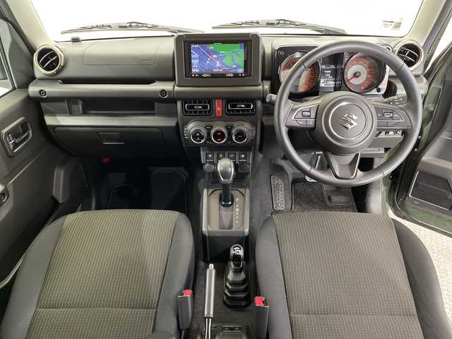 スズキ ジムニー シエラ JC 栃木県 2022(令4)年 1.8万km ジャングルグリーン 社外ナビ/(フルセグTV/SD/CD/DVD)/禁煙車/ヘッドライトウォッシャー/4WD/バックカメラ/衝突軽減ブレーキ/シートヒーター/オートライト/LEDヘッドライト/横滑り防止装置/フォグランプ/スマートキー/プッシュスタート/アイドリングストップ/ステアリングスイッチ/電動格納ミラー/純正15インチアルミホイール/純正フロアマット