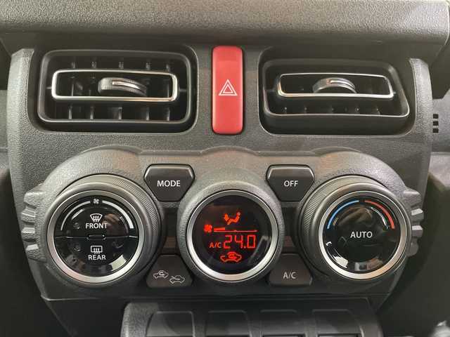 スズキ ジムニー シエラ JC 栃木県 2022(令4)年 1.8万km ジャングルグリーン 社外ナビ/(フルセグTV/SD/CD/DVD)/禁煙車/ヘッドライトウォッシャー/4WD/バックカメラ/衝突軽減ブレーキ/シートヒーター/オートライト/LEDヘッドライト/横滑り防止装置/フォグランプ/スマートキー/プッシュスタート/アイドリングストップ/ステアリングスイッチ/電動格納ミラー/純正15インチアルミホイール/純正フロアマット