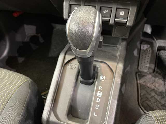 スズキ ジムニー シエラ JC 栃木県 2022(令4)年 1.8万km ジャングルグリーン 社外ナビ/(フルセグTV/SD/CD/DVD)/禁煙車/ヘッドライトウォッシャー/4WD/バックカメラ/衝突軽減ブレーキ/シートヒーター/オートライト/LEDヘッドライト/横滑り防止装置/フォグランプ/スマートキー/プッシュスタート/アイドリングストップ/ステアリングスイッチ/電動格納ミラー/純正15インチアルミホイール/純正フロアマット