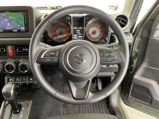 スズキ ジムニー シエラ JC 栃木県 2022(令4)年 1.8万km ジャングルグリーン 社外ナビ/(フルセグTV/SD/CD/DVD)/禁煙車/ヘッドライトウォッシャー/4WD/バックカメラ/衝突軽減ブレーキ/シートヒーター/オートライト/LEDヘッドライト/横滑り防止装置/フォグランプ/スマートキー/プッシュスタート/アイドリングストップ/ステアリングスイッチ/電動格納ミラー/純正15インチアルミホイール/純正フロアマット