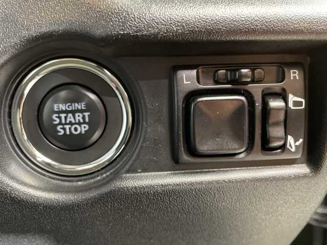 スズキ ジムニー シエラ JC 栃木県 2022(令4)年 1.8万km ジャングルグリーン 社外ナビ/(フルセグTV/SD/CD/DVD)/禁煙車/ヘッドライトウォッシャー/4WD/バックカメラ/衝突軽減ブレーキ/シートヒーター/オートライト/LEDヘッドライト/横滑り防止装置/フォグランプ/スマートキー/プッシュスタート/アイドリングストップ/ステアリングスイッチ/電動格納ミラー/純正15インチアルミホイール/純正フロアマット