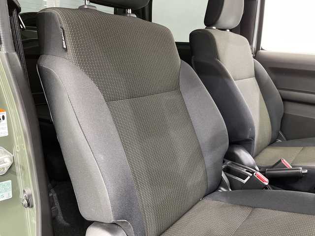 スズキ ジムニー シエラ JC 栃木県 2022(令4)年 1.8万km ジャングルグリーン 社外ナビ/(フルセグTV/SD/CD/DVD)/禁煙車/ヘッドライトウォッシャー/4WD/バックカメラ/衝突軽減ブレーキ/シートヒーター/オートライト/LEDヘッドライト/横滑り防止装置/フォグランプ/スマートキー/プッシュスタート/アイドリングストップ/ステアリングスイッチ/電動格納ミラー/純正15インチアルミホイール/純正フロアマット