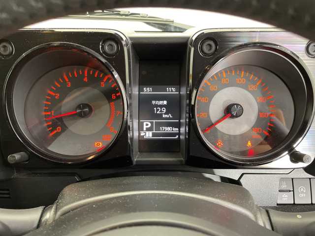 スズキ ジムニー シエラ JC 栃木県 2022(令4)年 1.8万km ジャングルグリーン 社外ナビ/(フルセグTV/SD/CD/DVD)/禁煙車/ヘッドライトウォッシャー/4WD/バックカメラ/衝突軽減ブレーキ/シートヒーター/オートライト/LEDヘッドライト/横滑り防止装置/フォグランプ/スマートキー/プッシュスタート/アイドリングストップ/ステアリングスイッチ/電動格納ミラー/純正15インチアルミホイール/純正フロアマット