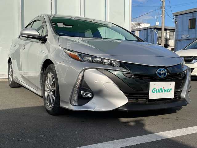 トヨタ プリウス ＰＨＶ A レザーパッケージ 神奈川県 2018(平30)年 10.5万km シルバーM ・１１．６インチナビ　/・バックカメラ　/・ＥＴＣ２．０　/・Ｂｌｕｅｔｏｏｔｈ　/・フルセグＴＶ　/・前後ドラレコ　/・トヨタセーフティーセンス　/・レーダークルーズコントロール　/・シートヒーター　/・パワーシート　/・コーナーセンサー