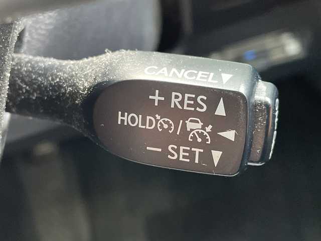 トヨタ プリウス ＰＨＶ A レザーパッケージ 神奈川県 2018(平30)年 10.5万km シルバーM ・１１．６インチナビ　/・バックカメラ　/・ＥＴＣ２．０　/・Ｂｌｕｅｔｏｏｔｈ　/・フルセグＴＶ　/・前後ドラレコ　/・トヨタセーフティーセンス　/・レーダークルーズコントロール　/・シートヒーター　/・パワーシート　/・コーナーセンサー