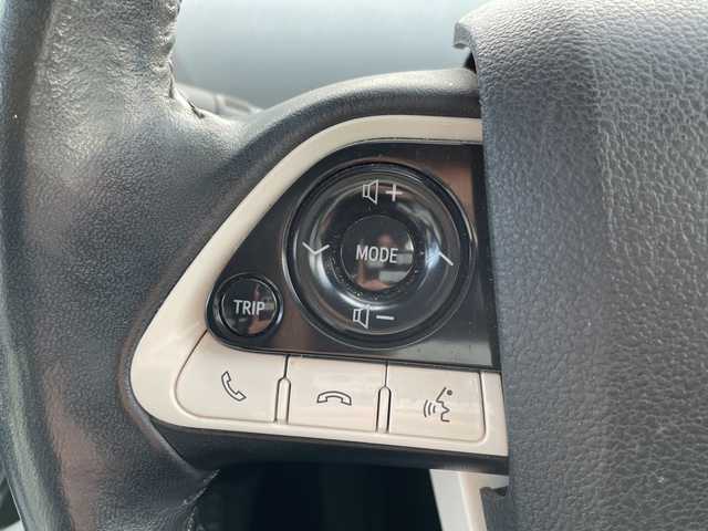 トヨタ プリウス ＰＨＶ A レザーパッケージ 神奈川県 2018(平30)年 10.5万km シルバーM ・１１．６インチナビ　/・バックカメラ　/・ＥＴＣ２．０　/・Ｂｌｕｅｔｏｏｔｈ　/・フルセグＴＶ　/・前後ドラレコ　/・トヨタセーフティーセンス　/・レーダークルーズコントロール　/・シートヒーター　/・パワーシート　/・コーナーセンサー