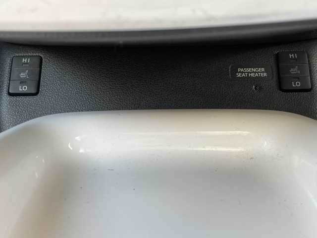 トヨタ プリウス ＰＨＶ A レザーパッケージ 神奈川県 2018(平30)年 10.5万km シルバーM ・１１．６インチナビ　/・バックカメラ　/・ＥＴＣ２．０　/・Ｂｌｕｅｔｏｏｔｈ　/・フルセグＴＶ　/・前後ドラレコ　/・トヨタセーフティーセンス　/・レーダークルーズコントロール　/・シートヒーター　/・パワーシート　/・コーナーセンサー