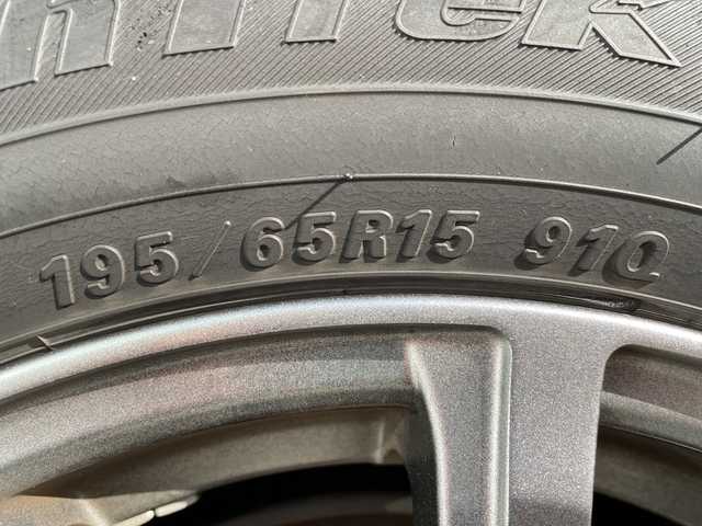 トヨタ プリウス ＰＨＶ A レザーパッケージ 神奈川県 2018(平30)年 10.5万km シルバーM ・１１．６インチナビ　/・バックカメラ　/・ＥＴＣ２．０　/・Ｂｌｕｅｔｏｏｔｈ　/・フルセグＴＶ　/・前後ドラレコ　/・トヨタセーフティーセンス　/・レーダークルーズコントロール　/・シートヒーター　/・パワーシート　/・コーナーセンサー