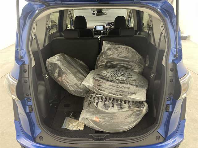 トヨタ シエンタ ハイブリッド G 福岡県 2019(令1)年 8.5万km コバルトブルーメタリック ワンオーナー/モデリスタエアロ/社外メモリーナビ/フルセグ/DVD/Bluetooth/バックカメラ/両側パワースライドドア/トヨタセーフティセンス/レーンディパーチャーアラート/プリクラッシュセーフティ/オートLEDヘッドライト/ETC/ドライブレコーダー/スタッドレス付き純正アルミ積込