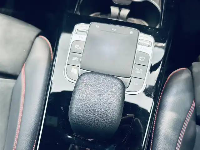 メルセデス・ベンツ Ｍ・ベンツ Ａ２００ｄ AMGライン 大阪府 2019(令1)年 3.1万km モハーベシルバー レーダーセーフティ/ハーフレザー/メモリ付きパワーシート/シートヒーター/ACC/純正ナビ/TV/バックカメラ/純正18インチAW/LEDヘッドライト/ブラインドスポット/クリアランスソナー/ETC/ドラレコ/レーダー探知機/パドルシフト/ワイヤレス充電