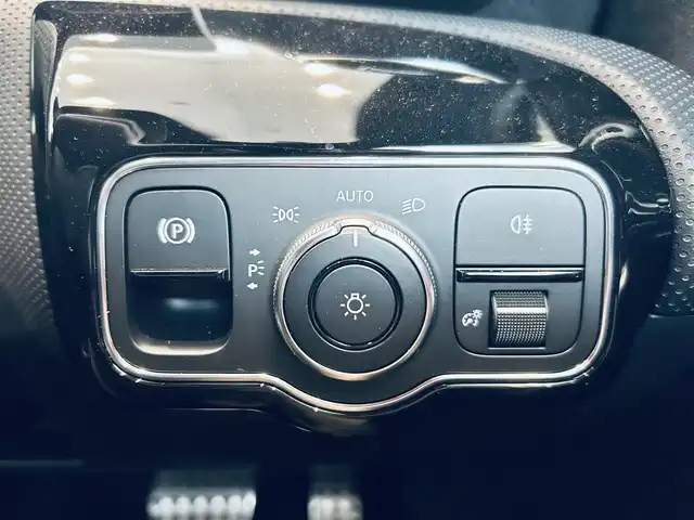 メルセデス・ベンツ Ｍ・ベンツ Ａ２００ｄ AMGライン 大阪府 2019(令1)年 3.1万km モハーベシルバー レーダーセーフティ/ハーフレザー/メモリ付きパワーシート/シートヒーター/ACC/純正ナビ/TV/バックカメラ/純正18インチAW/LEDヘッドライト/ブラインドスポット/クリアランスソナー/ETC/ドラレコ/レーダー探知機/パドルシフト/ワイヤレス充電