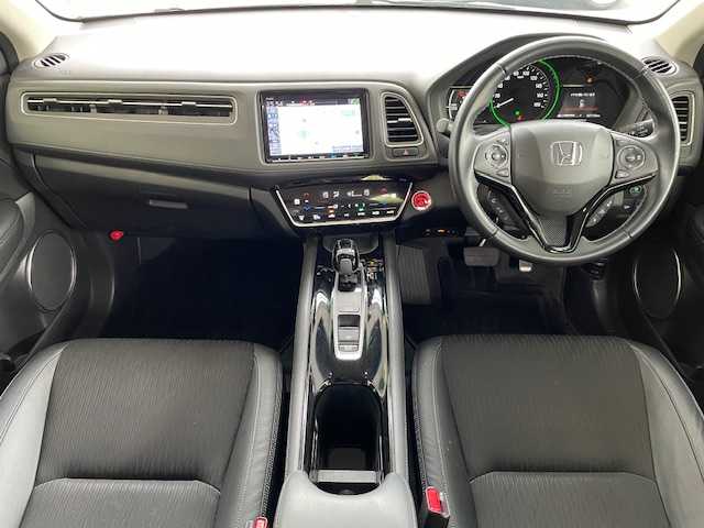ホンダ ヴェゼル ハイブリッド Z ホンダセンシング 埼玉県 2020(令2)年 2.8万km プラチナホワイトパール 外部検査済み/登録時走行距離27132km/車検R9年3月4日まで/ハイブリッドモデル/純正８インチメモリナビゲーション/（CD/DVD/BT）/フルセグテレビ/バックカメラ/ホンダセンシング/レーンキープアシスト/アダプティブクルーズコントロール/純正17インチアルミホイール/ルーフレール/ハーフレザーシート/LEDヘッドライト/LEDフォグランプ/ETC(ビルトイン)/前後ドライブレコーダー/パドルシフト/シートヒーター（前席）/オートライト/ステアリングリモコン/ミラーヒーター/電動格納ミラー/USBポート/プッシュスタート/スマートキー/アイドリングストップ/新車保証書/取扱説明書