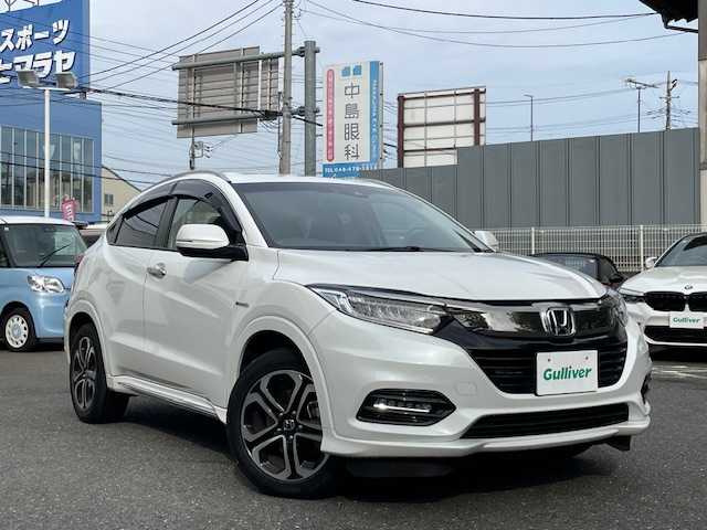 ホンダ ヴェゼル ハイブリッド Z ホンダセンシング 埼玉県 2020(令2)年 2.8万km プラチナホワイトパール 外部検査済み/登録時走行距離27132km/車検R9年3月4日まで/ハイブリッドモデル/純正８インチメモリナビゲーション/（CD/DVD/BT）/フルセグテレビ/バックカメラ/ホンダセンシング/レーンキープアシスト/アダプティブクルーズコントロール/純正17インチアルミホイール/ルーフレール/ハーフレザーシート/LEDヘッドライト/LEDフォグランプ/ETC(ビルトイン)/前後ドライブレコーダー/パドルシフト/シートヒーター（前席）/オートライト/ステアリングリモコン/ミラーヒーター/電動格納ミラー/USBポート/プッシュスタート/スマートキー/アイドリングストップ/新車保証書/取扱説明書