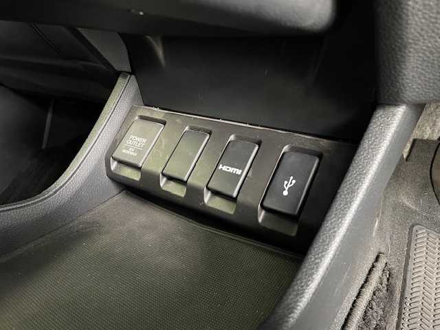 ホンダ ヴェゼル ハイブリッド Z ホンダセンシング 埼玉県 2020(令2)年 2.8万km プラチナホワイトパール 外部検査済み/登録時走行距離27132km/車検R9年3月4日まで/ハイブリッドモデル/純正８インチメモリナビゲーション/（CD/DVD/BT）/フルセグテレビ/バックカメラ/ホンダセンシング/レーンキープアシスト/アダプティブクルーズコントロール/純正17インチアルミホイール/ルーフレール/ハーフレザーシート/LEDヘッドライト/LEDフォグランプ/ETC(ビルトイン)/前後ドライブレコーダー/パドルシフト/シートヒーター（前席）/オートライト/ステアリングリモコン/ミラーヒーター/電動格納ミラー/USBポート/プッシュスタート/スマートキー/アイドリングストップ/新車保証書/取扱説明書