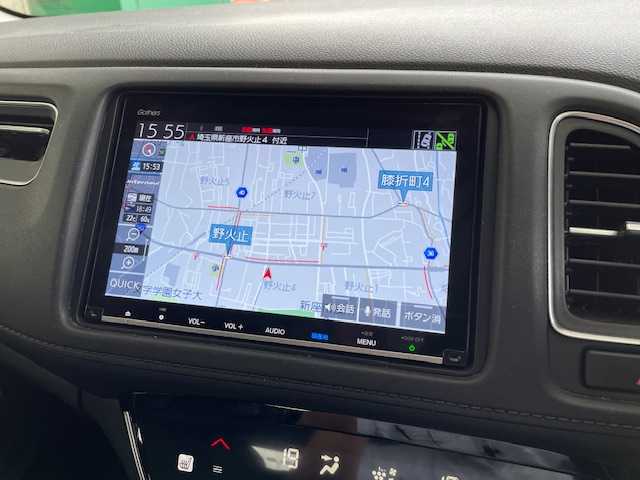 ホンダ ヴェゼル ハイブリッド Z ホンダセンシング 埼玉県 2020(令2)年 2.8万km プラチナホワイトパール 外部検査済み/登録時走行距離27132km/車検R9年3月4日まで/ハイブリッドモデル/純正８インチメモリナビゲーション/（CD/DVD/BT）/フルセグテレビ/バックカメラ/ホンダセンシング/レーンキープアシスト/アダプティブクルーズコントロール/純正17インチアルミホイール/ルーフレール/ハーフレザーシート/LEDヘッドライト/LEDフォグランプ/ETC(ビルトイン)/前後ドライブレコーダー/パドルシフト/シートヒーター（前席）/オートライト/ステアリングリモコン/ミラーヒーター/電動格納ミラー/USBポート/プッシュスタート/スマートキー/アイドリングストップ/新車保証書/取扱説明書