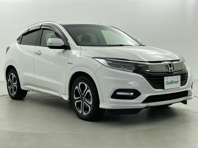 ホンダ ヴェゼル ハイブリッド Z ホンダセンシング 福井県 2020(令2)年 2.8万km プラチナホワイトパール AIS検査済み/車検R9年3月4日まで/ハイブリッドモデル/純正８インチメモリナビゲーション/（CD/DVD/BT）/フルセグテレビ/バックカメラ/ホンダセンシング/レーンキープアシスト/アダプティブクルーズコントロール/純正17インチアルミホイール/ルーフレール/ハーフレザーシート/LEDヘッドライト/LEDフォグランプ/ETC(ビルトイン)/前後ドライブレコーダー/パドルシフト/シートヒーター（前席）/オートライト/ステアリングリモコン/ミラーヒーター/電動格納ミラー/USBポート/プッシュスタート/スマートキー/アイドリングストップ/新車保証書/取扱説明書