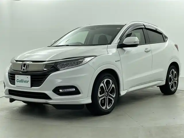 ホンダ ヴェゼル ハイブリッド Z ホンダセンシング 福井県 2020(令2)年 2.8万km プラチナホワイトパール AIS検査済み/車検R9年3月4日まで/ハイブリッドモデル/純正８インチメモリナビゲーション/（CD/DVD/BT）/フルセグテレビ/バックカメラ/ホンダセンシング/レーンキープアシスト/アダプティブクルーズコントロール/純正17インチアルミホイール/ルーフレール/ハーフレザーシート/LEDヘッドライト/LEDフォグランプ/ETC(ビルトイン)/前後ドライブレコーダー/パドルシフト/シートヒーター（前席）/オートライト/ステアリングリモコン/ミラーヒーター/電動格納ミラー/USBポート/プッシュスタート/スマートキー/アイドリングストップ/新車保証書/取扱説明書