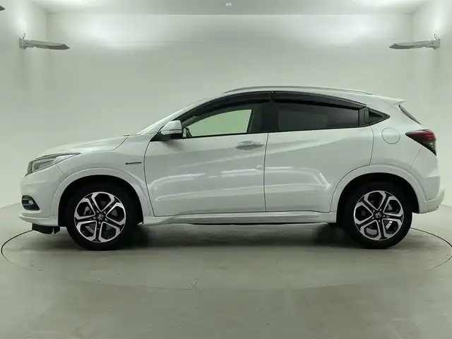 ホンダ ヴェゼル ハイブリッド Z ホンダセンシング 福井県 2020(令2)年 2.8万km プラチナホワイトパール AIS検査済み/車検R9年3月4日まで/ハイブリッドモデル/純正８インチメモリナビゲーション/（CD/DVD/BT）/フルセグテレビ/バックカメラ/ホンダセンシング/レーンキープアシスト/アダプティブクルーズコントロール/純正17インチアルミホイール/ルーフレール/ハーフレザーシート/LEDヘッドライト/LEDフォグランプ/ETC(ビルトイン)/前後ドライブレコーダー/パドルシフト/シートヒーター（前席）/オートライト/ステアリングリモコン/ミラーヒーター/電動格納ミラー/USBポート/プッシュスタート/スマートキー/アイドリングストップ/新車保証書/取扱説明書