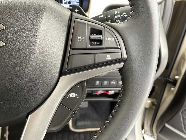 スズキ クロスビー HYBRID MZ 愛知県 2024(令6)年 0.5万km キャラバンアイボリーパールメタリック/ホワイト 2トーンルーフ 衝突被害軽減ブレーキ/社外8インチSDナビ　ナビあり/全方位カメラ/レーダークルーズコントロール/シートヒーター/フルセグTV/CD DVD/Bluetooth/バックカメラ/コーナーセンサー/純正アルミホイール/LEDヘッドライト/オートマチックハイビーム/パドルシフト/ドライブレコーダー/ETC/ステアリングスイッチ/スマートキー/プッシュスタート