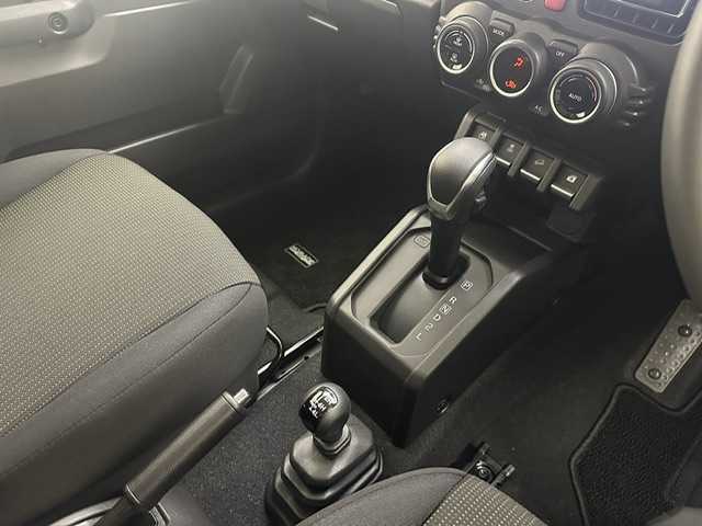 スズキ ジムニー ノマド FC 兵庫県 2025(令7)年 0.1万km 黒 社外メモリナビ/フルセグ CD DVD BT MSV/Apple Car Play/Android Auto/バックカメラ/衝突軽減ブレーキ/LDA/コーナーセンサー/レーダークルーズコントロール/ドライブレコーダー/ETC/シートヒーター/LEDヘッドライト/オートライト/ハイビームアシスト/スマートキー/スペアキー