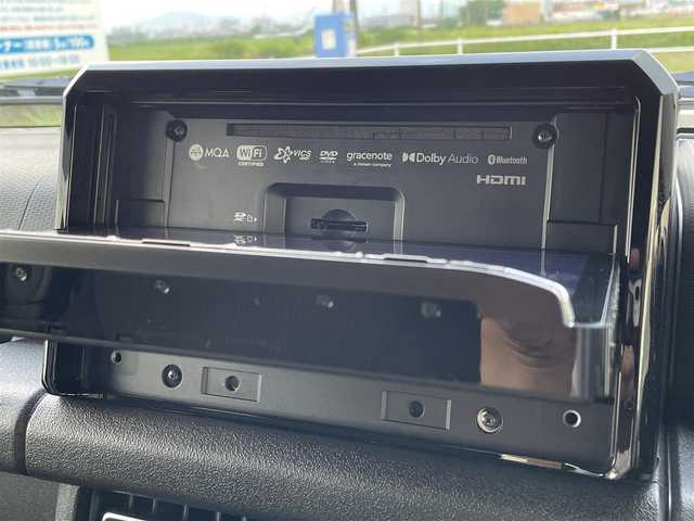 スズキ ジムニー ノマド FC 佐賀県 2025(令7)年 0.1万km 黒 登録時走行距離163km/社外9型メモリナビゲーション【M7V-M911HDL】/・BT/CD/DVD/SD/フルセグTV/・Apple Car Play/Android Auto/バックカメラ/前後ドライブレコーダー/ETC/DN席シートヒーター/革巻きステアリング/ステアリングリモコン/プッシュスタート/スマートキー/純正15インチアルミホイール/LEDヘッドライト/オートライト/ハイビームアシスト/純正フロアマット/純正ドアバイザー/新車保証書/取扱説明書/スペアキー1本/スズキセーフティサポート/・デュアルカメラブレーキサポート/・車線逸脱警報機能/・誤発進抑制機能/・先行車発進お知らせ/・標識認識機能/・コーナーセンサー/・アダプティブクルーズコントロール