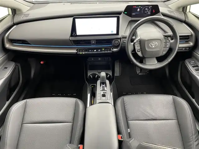 トヨタ プリウス Z 岡山県 2023(令5)年 1.2万km プラチナホワイトパールマイカ 純正12.3インチディスプレイオーディオ/(Bluetooth/フルセグTV/Carplay/USB)/置くだけ充電/パノラミックビューモニター/ビルトインETC2.0/ステアリングヒーター/D席メモリー付パワーシート/D/N席シートヒーター/D/N席シートベンチレーション/パワーバックドア/100V電源/オートハイビーム/コーナーセンサー/レーンキープアシスト/レーダークルーズコントロール/ブラインドスポットモニター/純正19インチアルミホイール/純正フロアマット
