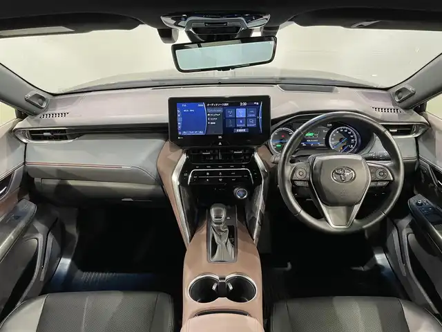 トヨタ ハリアー ハイブリッド Z レザーパッケージ 愛知県 2020(令2)年 3.5万km プレシャスブラックパール 純正１２．３インチナビ/(Bluetooth/AM/FM/USB/Miracast/AUX/フルセグTV/CarPlay)/トヨタセーフティセンス　/　　-プリクラッシュセーフティ/　　-レーントレーニングアシスト/　　-レーダークルーズコントロール/　　-アダプティブハイビームシステム/　　-ロードサインアシスト/デジタルインナーミラー　/ビルトインＥＴＣ２．０　/ヘッドアップディスプレイ　/ブラインドスポットモニター/先行車発進お知らせ/クリアランスソナー/シートベンチレーション/シートヒーター　/ステアリングヒーター/メモリー機能付パワーシート/黒レザーシート/LEDヘッドライト/LEDフォグランプ