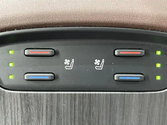 トヨタ ハリアー ハイブリッド Z レザーパッケージ 愛知県 2020(令2)年 3.5万km プレシャスブラックパール 純正１２．３インチナビ/(Bluetooth/AM/FM/USB/Miracast/AUX/フルセグTV/CarPlay)/トヨタセーフティセンス　/　　-プリクラッシュセーフティ/　　-レーントレーニングアシスト/　　-レーダークルーズコントロール/　　-アダプティブハイビームシステム/　　-ロードサインアシスト/デジタルインナーミラー　/ビルトインＥＴＣ２．０　/ヘッドアップディスプレイ　/ブラインドスポットモニター/先行車発進お知らせ/クリアランスソナー/シートベンチレーション/シートヒーター　/ステアリングヒーター/メモリー機能付パワーシート/黒レザーシート/LEDヘッドライト/LEDフォグランプ