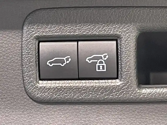 トヨタ ハリアー ハイブリッド Z レザーパッケージ 愛知県 2020(令2)年 3.5万km プレシャスブラックパール 純正１２．３インチナビ/(Bluetooth/AM/FM/USB/Miracast/AUX/フルセグTV/CarPlay)/トヨタセーフティセンス　/　　-プリクラッシュセーフティ/　　-レーントレーニングアシスト/　　-レーダークルーズコントロール/　　-アダプティブハイビームシステム/　　-ロードサインアシスト/デジタルインナーミラー　/ビルトインＥＴＣ２．０　/ヘッドアップディスプレイ　/ブラインドスポットモニター/先行車発進お知らせ/クリアランスソナー/シートベンチレーション/シートヒーター　/ステアリングヒーター/メモリー機能付パワーシート/黒レザーシート/LEDヘッドライト/LEDフォグランプ
