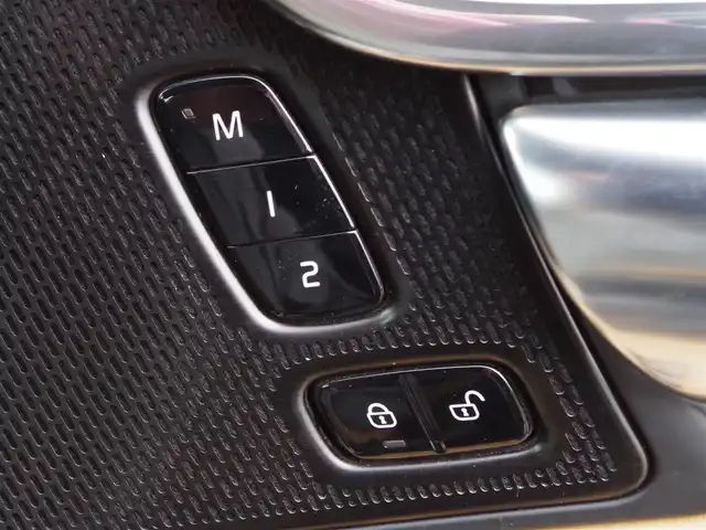 ボルボ Ｖ９０ D4 インスクリプション 埼玉県 2020(令2)年 4万km 黒 キャメルレザーシート /アダプティブクルーズコントロール /全周囲カメラ /ヘッドアップディスプレイ /ブラインドスポットモニター /Pセンサー /CarPlay /harman/cardon/純正ナビ /シートHI /ベンチレーション /電動リアゲート