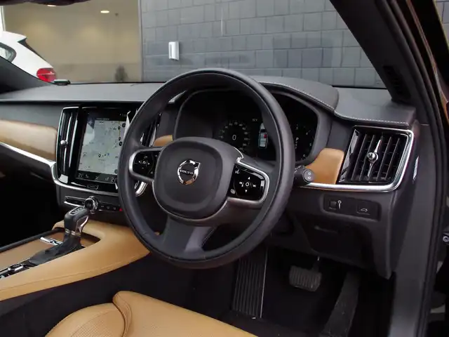 ボルボ Ｖ９０ D4 インスクリプション 埼玉県 2020(令2)年 4万km 黒 キャメルレザーシート /アダプティブクルーズコントロール /全周囲カメラ /ヘッドアップディスプレイ /ブラインドスポットモニター /Pセンサー /CarPlay /harman/cardon/純正ナビ /シートHI /ベンチレーション /電動リアゲート