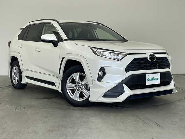 トヨタ ＲＡＶ４ X 兵庫県 2019(令1)年 6.2万km ホワイトパールクリスタルシャイン ・TRDエアロ（F.S.R）/・Toyota Safety Sense/・プリクラッシュセーフティ/・レーントレーシングアシスト/・レーダークルーズコントロール（全車速追従機能付）/・オートマチックハイビーム/・ロードサインアシスト/・先行車発進告知機能/・インテリジェントクリアランスソナー/・オートマチックハイビーム/・純正9インチナビ＆フルセグ＆BT＆DVD/・バックカメラ/・スマートキー/・プッシュスタート/・ビルトインETC/・前後ドライブレコーダー/・純正17インチアルミホイール/・電動パーキング/・オートブレーキホールド/・3灯式LEDヘッドランプ（オートレベリング機能付）＋LEDクリアランスランプ＋LEDデイライト/・フロントフォグランプ/・防眩インナーミラー /・純正フロアマット/・オートライト/・MTモード付AT/・ルーフレール
